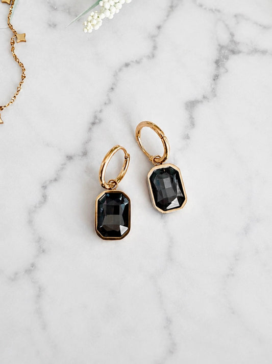 18k Gold Drop Earrings With Black Stone