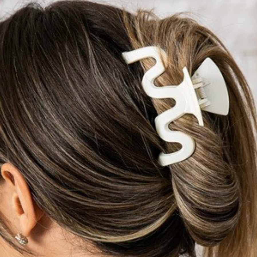 Wavy Hair Claw