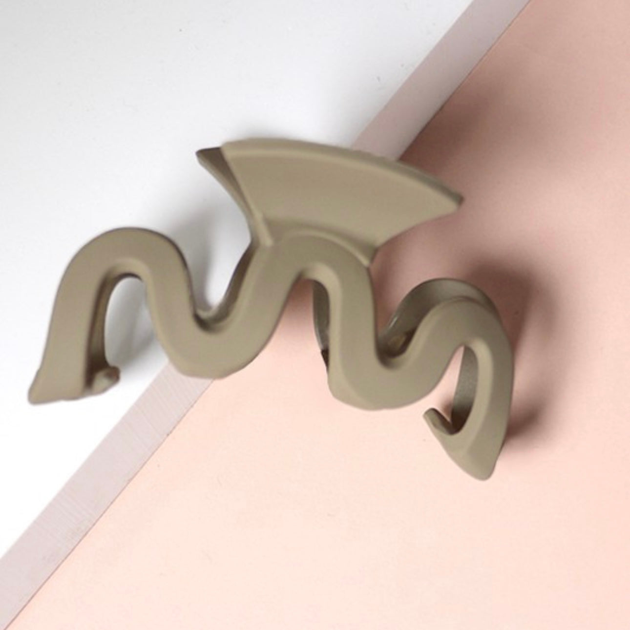 Wavy Hair Claw