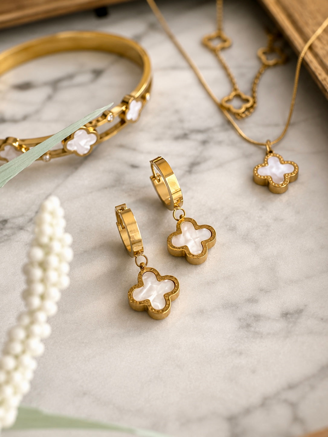 Quatrefoil 18k Gold Drop Earrings